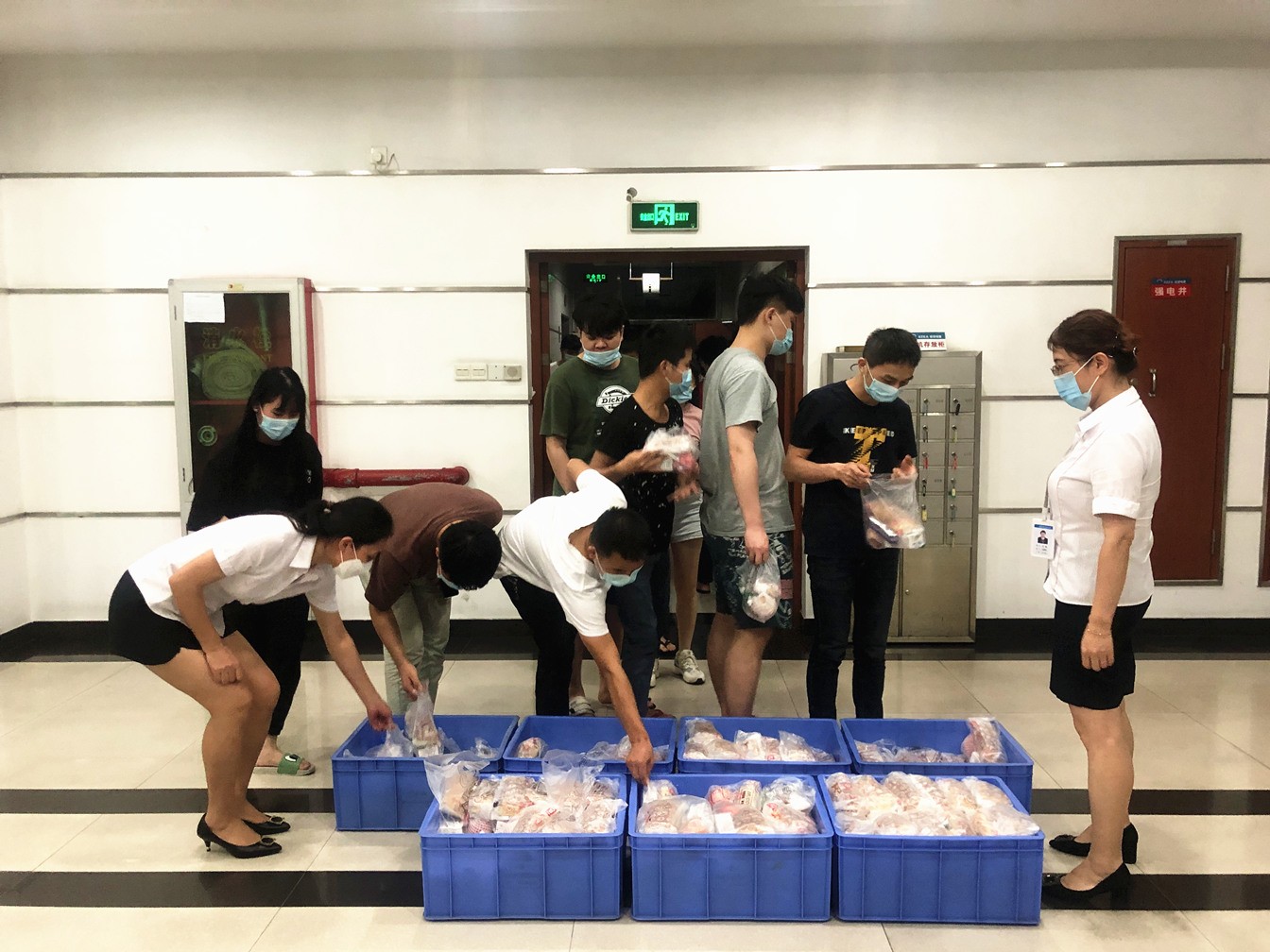 暖人心，鼓干劲 - 米兰体育工会慰问一线加班员工